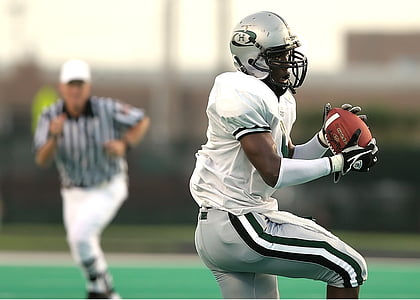 selective focus photography of man playing football thumbnail