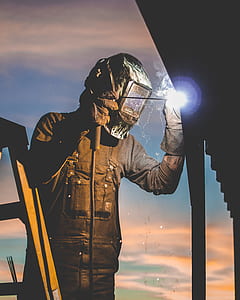 person welds thumbnail