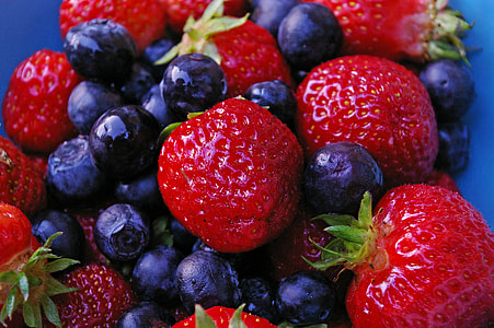 strawberries and blackberries thumbnail