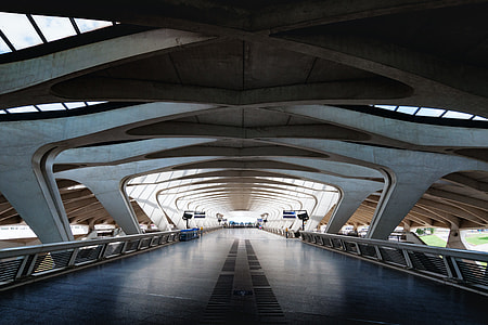 structure with pathway leading outside thumbnail