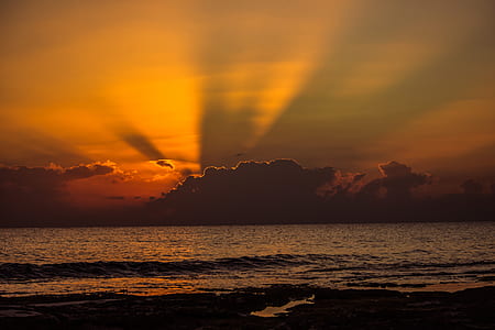 photo of anticrepuscular rays thumbnail