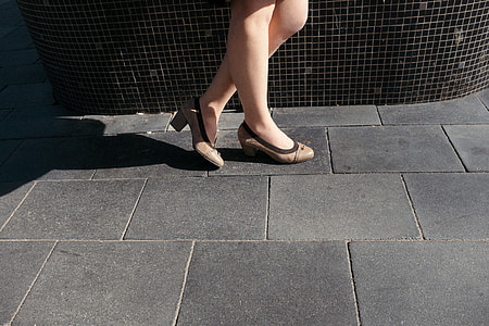 Crossed woman legs thumbnail