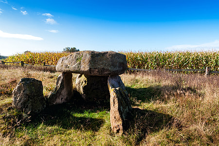Large Stone Grave, Badenstedt thumbnail