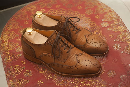pair of brown brogues thumbnail