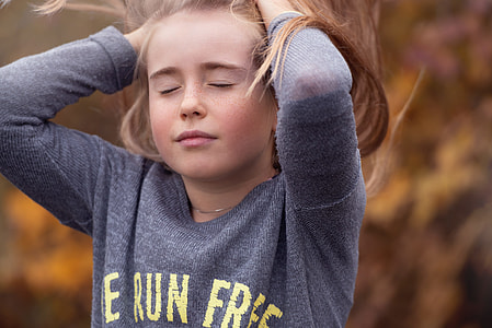 woman wearing gray long-sleeved shirt during daytime thumbnail