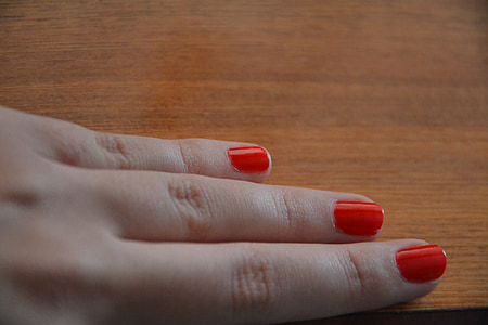 red nail polish thumbnail