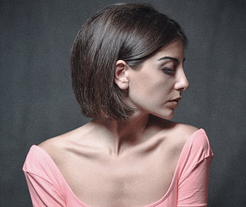 woman wearing pink scoop-neck top photo thumbnail