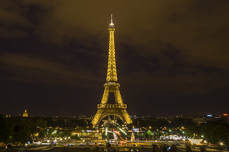 Eiffel Tower in Paris at night time thumbnail
