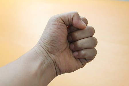 person's showing lef hand thumbnail