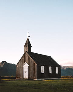 black wooden cabin photo during day time thumbnail