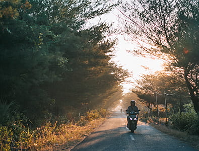 Man Wearing Gray Shirt Riding Motorcycle thumbnail