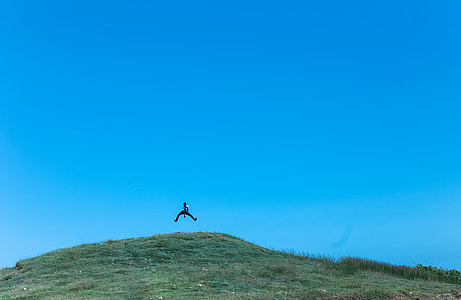 man doing jump shot on hill thumbnail