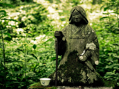 woman statue thumbnail