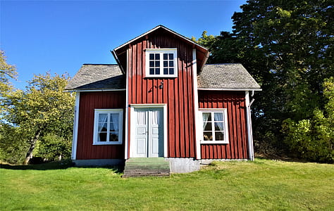 red and white wooden barn house thumbnail