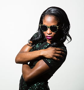 woman wearing black sunglasses thumbnail