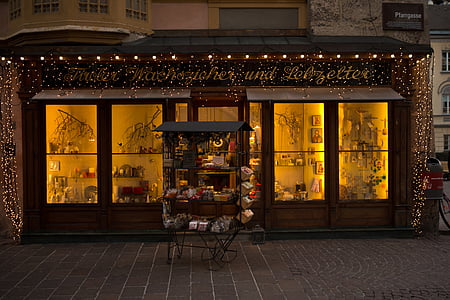 food cart in front of store thumbnail