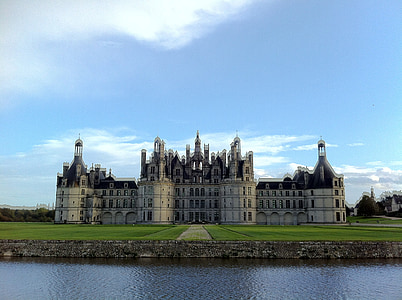 landscape photo of white castle thumbnail