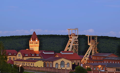 photo of houses and towers thumbnail
