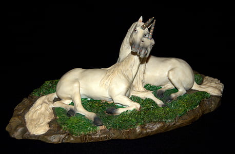 two white unicorns figurine thumbnail