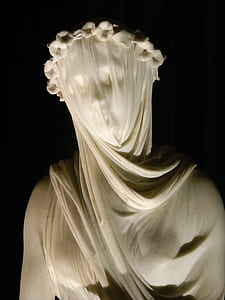 woman in white dress statue thumbnail