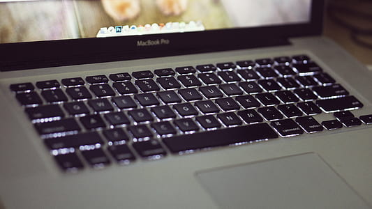 focus photo of MacBook Pro thumbnail