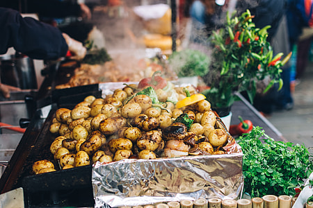 Roasted potatoes with vegetables thumbnail