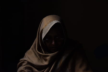 woman wearing brown hijab close-up photography thumbnail