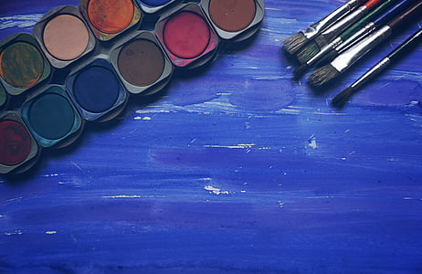 gray paint palette and paint brushes thumbnail