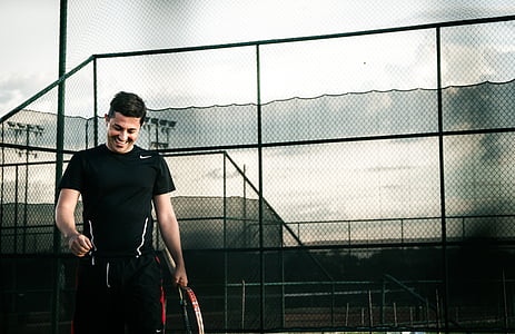 man playing tennis thumbnail
