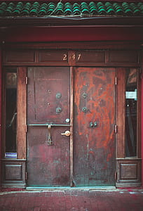 photo of red metal gate thumbnail