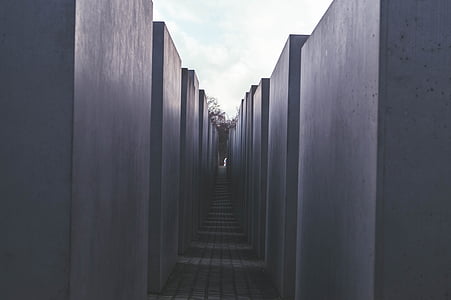 concrete box walls thumbnail