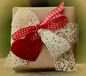 brown gift box thumbnail