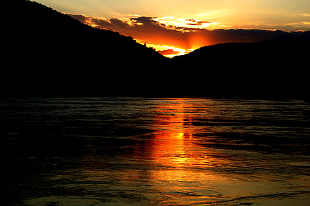 sunset over horizon thumbnail