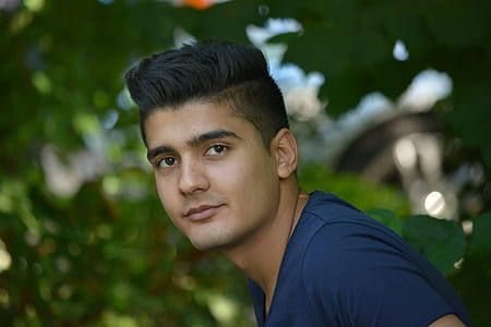 focus photo of man in blue t-shirt thumbnail