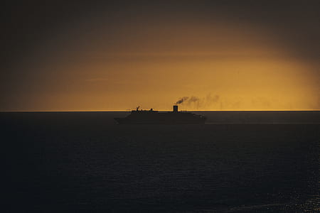 cruise ship thumbnail