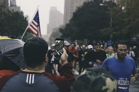 group of people running thumbnail