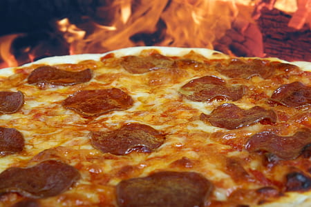 pepperoni pizza on grill thumbnail
