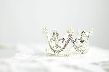 close-up photo of silver-colored crown thumbnail