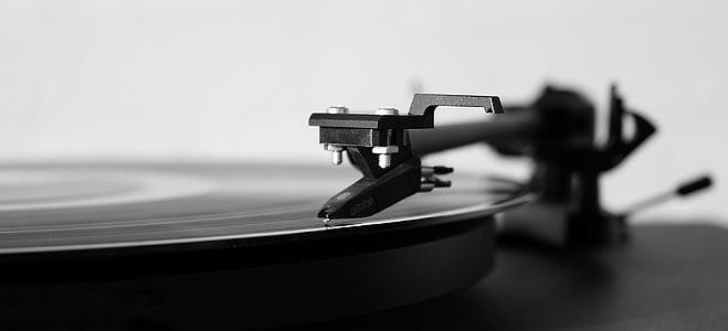 closeup photo of turntable pin thumbnail