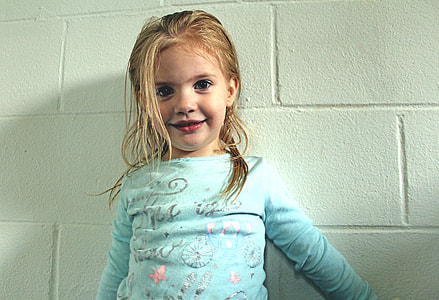girl leaning on wall thumbnail
