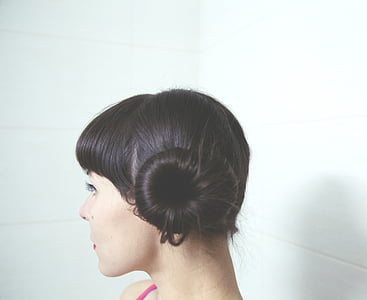 woman posing side view thumbnail