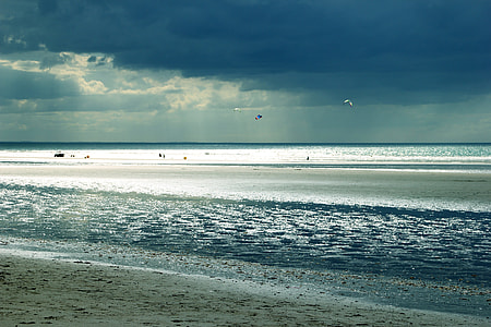 Seaside landscape under the sky thumbnail