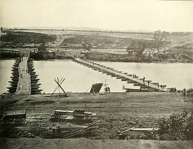 Pontoon bridges at Franklin's Crossing during battle of Fredericksburg thumbnail