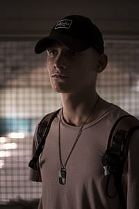 man wearing brown crew-neck t-shirt thumbnail