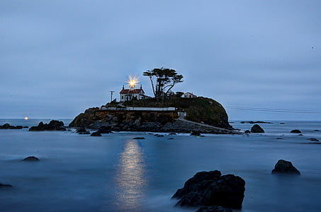 white house on island thumbnail