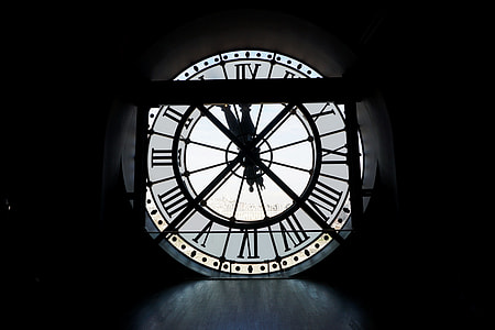 photo of clock at 11:05 thumbnail