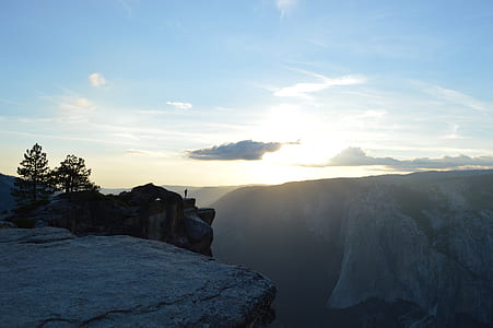 cliff during sunrise thumbnail