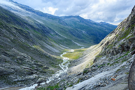 green and gray mountain thumbnail