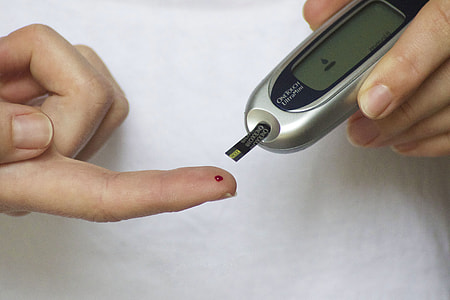 person taking blood on glocumeter thumbnail