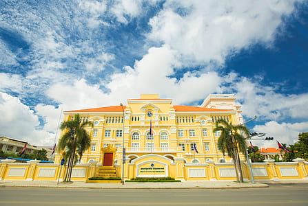 architectural photography of mansion thumbnail